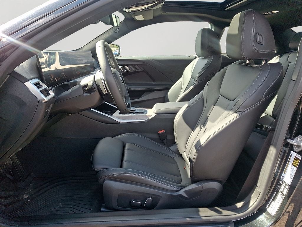 2025 BMW 2 Series 230i xDrive w/Premium Package
