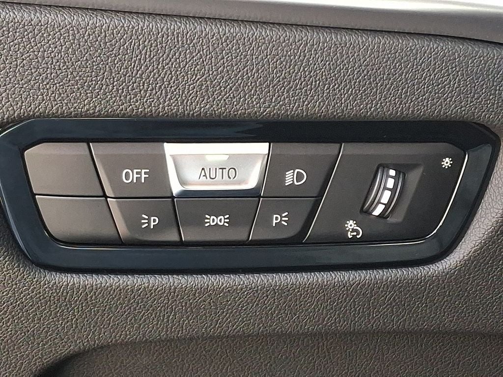 2025 BMW 2 Series 230i xDrive w/Premium Package