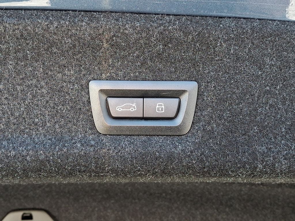 2025 BMW 3 Series 330i xDrive w/Premium Package