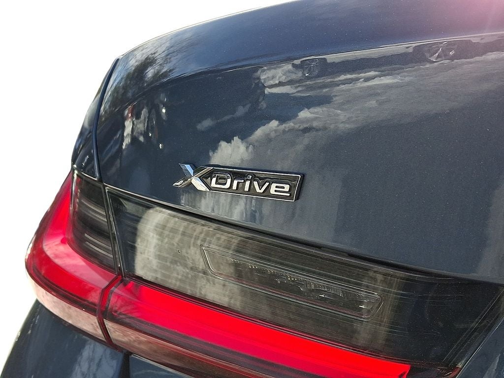 2025 BMW 3 Series 330i xDrive w/Premium Package