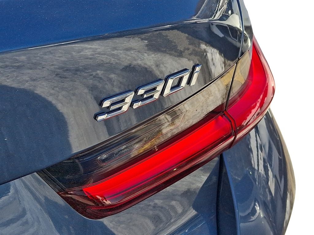 2025 BMW 3 Series 330i xDrive w/Premium Package