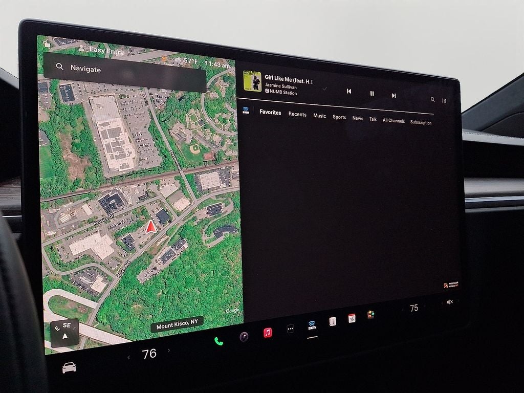 2024 Tesla Model X Base w/Navigation