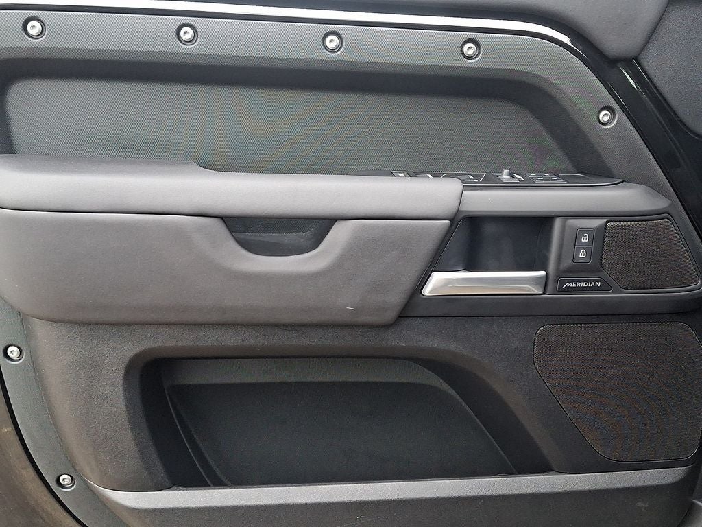 2025 Land Rover Defender 110 S