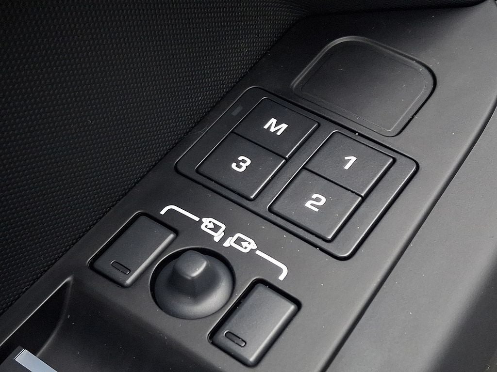 2025 Land Rover Defender 110 S