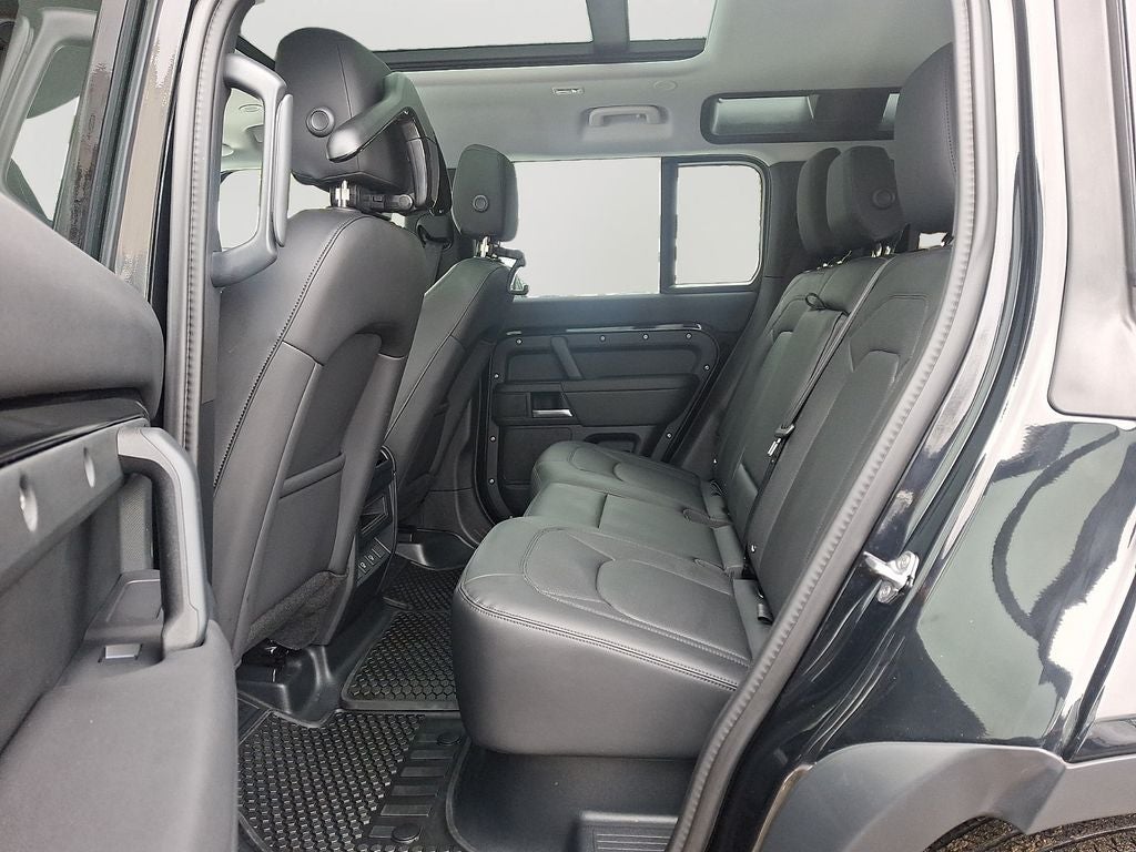 2025 Land Rover Defender 110 S