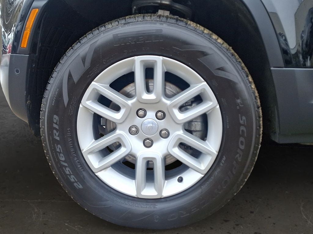 2025 Land Rover Defender 110 S