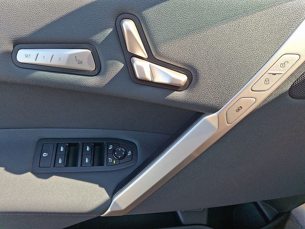 2025 BMW iX xDrive50