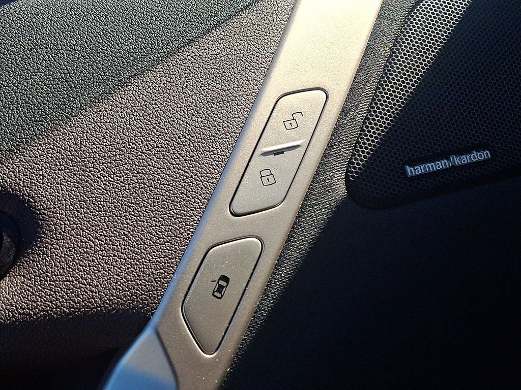 2023 BMW iX xDrive50 w/Premium Package & Sport Package