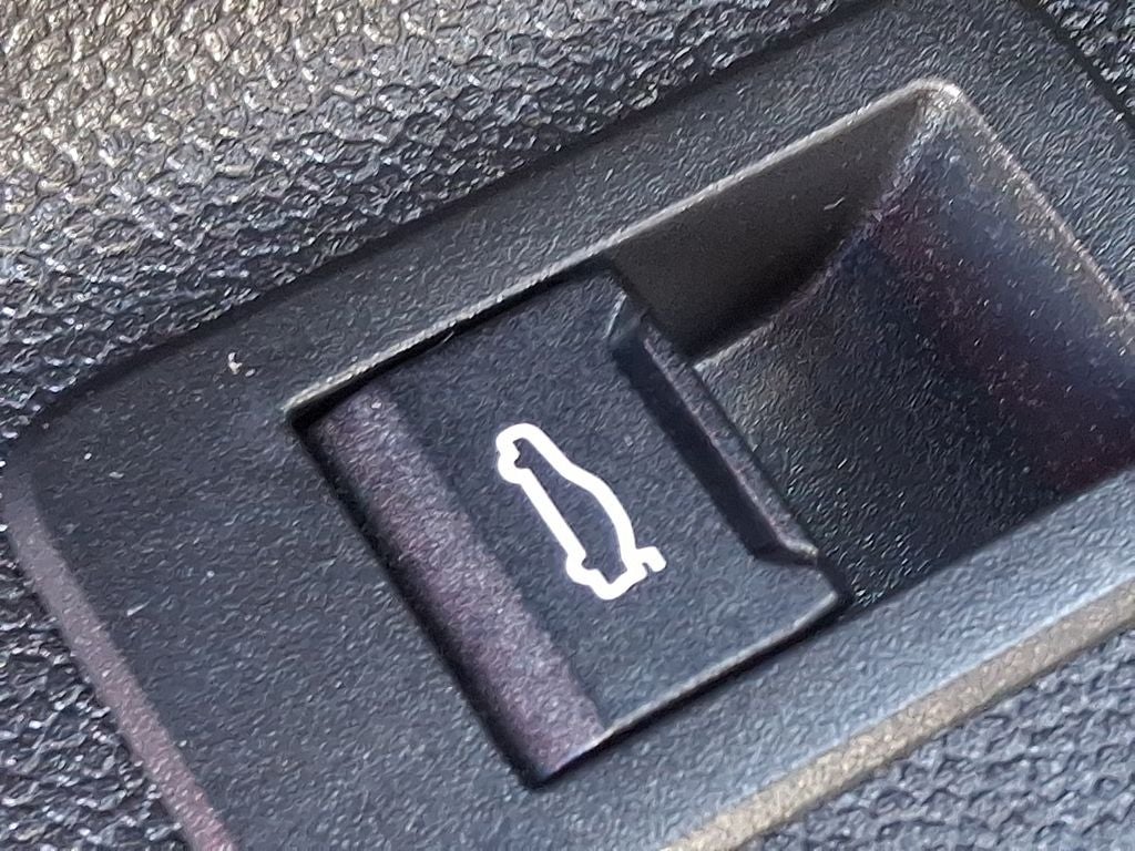 2023 BMW iX xDrive50 w/Premium Package & Sport Package