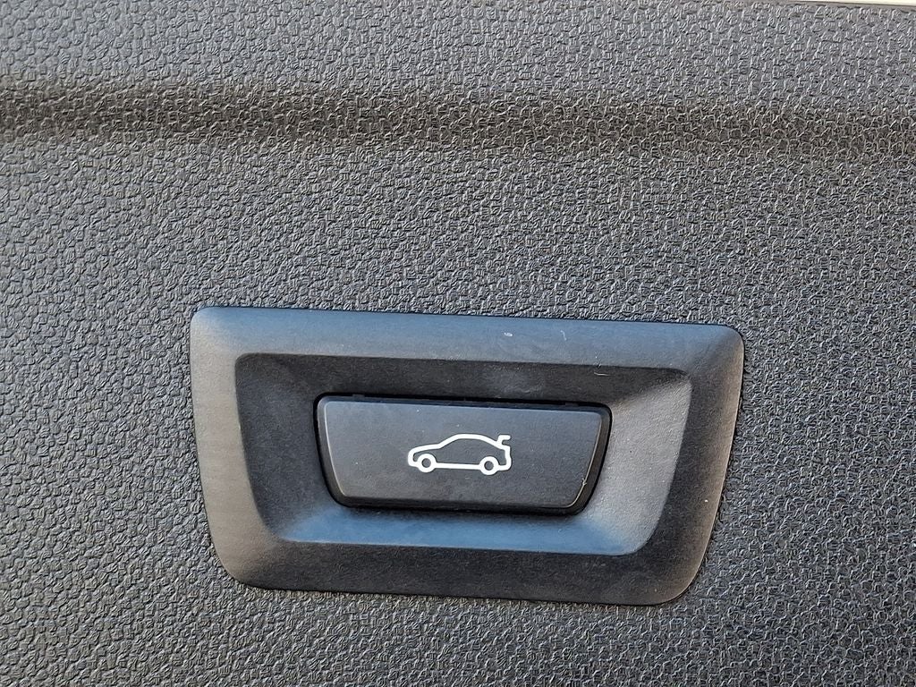 2023 BMW iX xDrive50 w/Premium Package & Sport Package