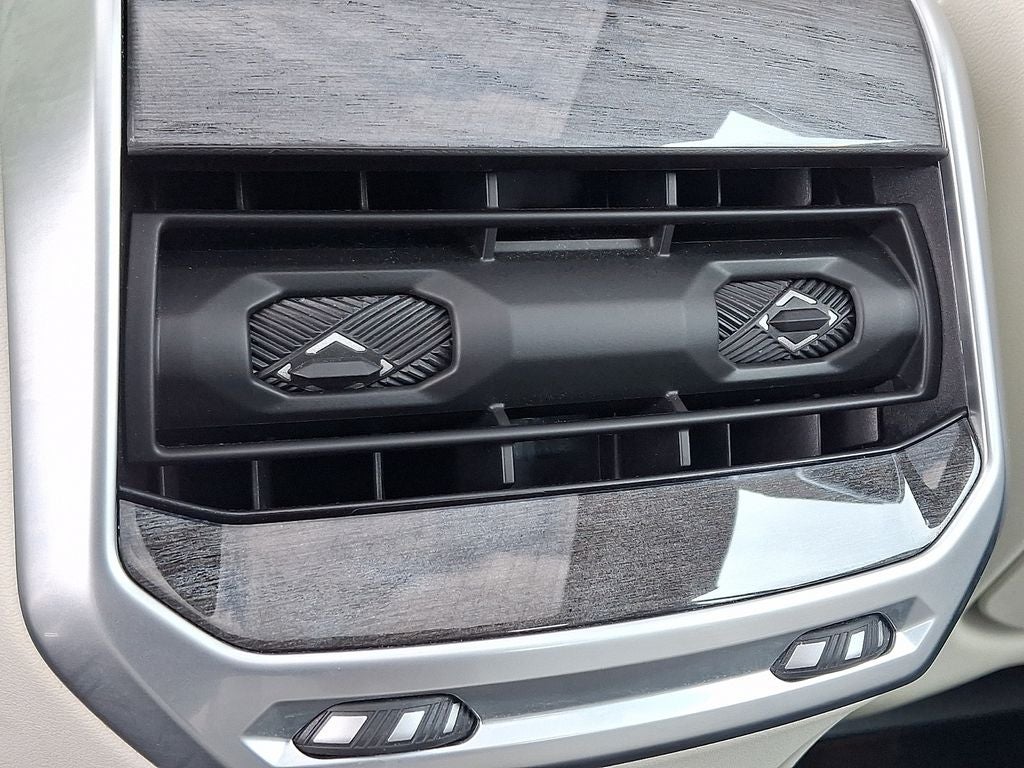 2025 BMW 7 Series 750e xDrive