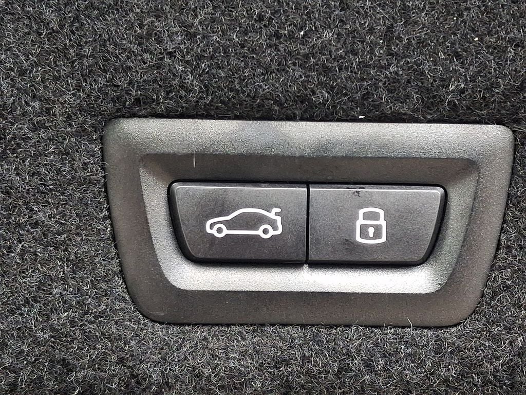 2025 BMW 7 Series 750e xDrive