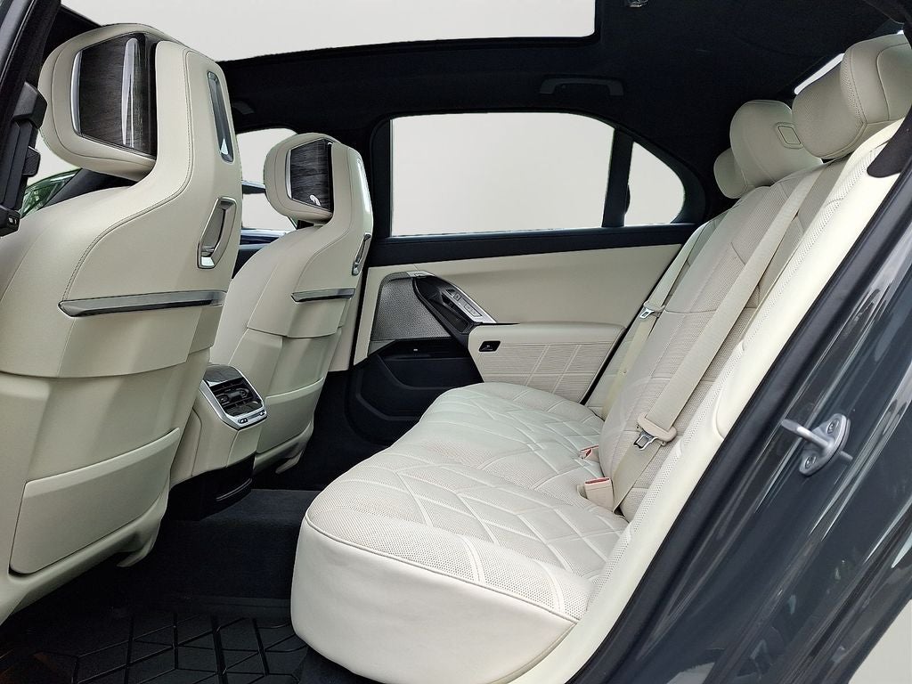 2025 BMW 7 Series 750e xDrive