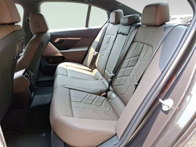 2025 BMW 5 Series 530i xDrive