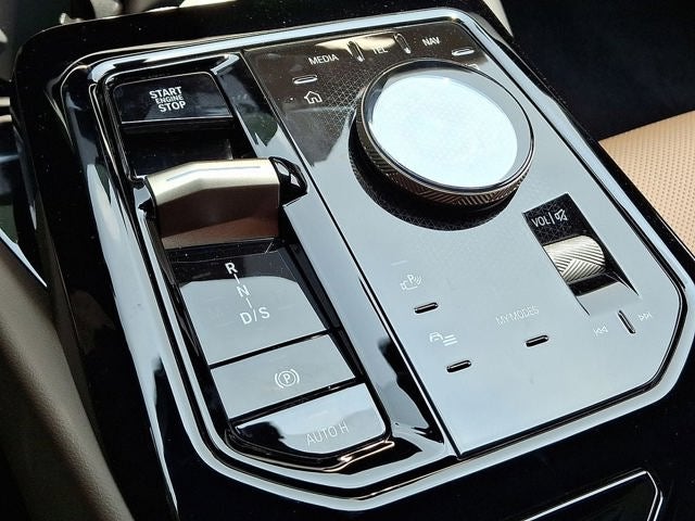 2025 BMW 5 Series 530i xDrive