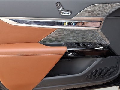 2024 BMW i7 eDrive50 M Sport & Premium Package 2