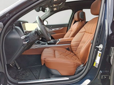 2024 BMW i7 eDrive50 M Sport & Premium Package 2