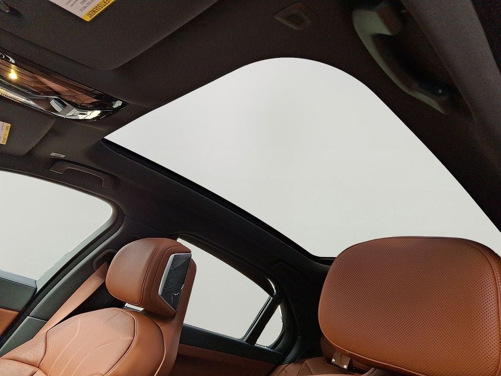 2024 BMW i7 eDrive50 M Sport & Premium Package 2