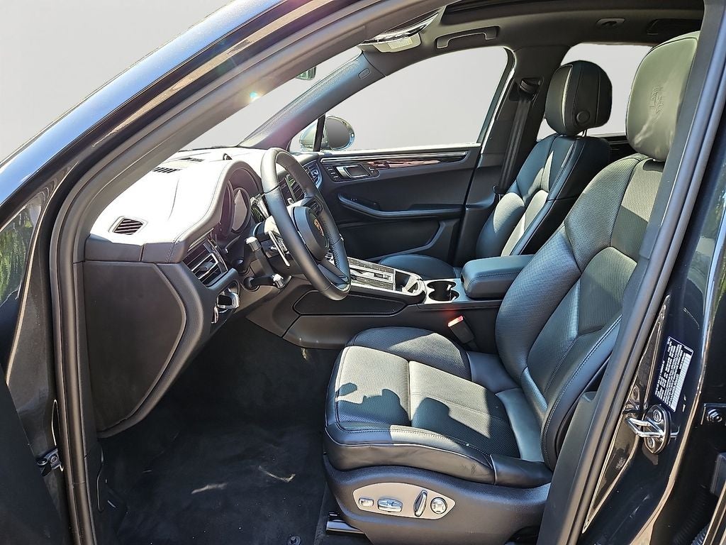 2025 Porsche Macan T