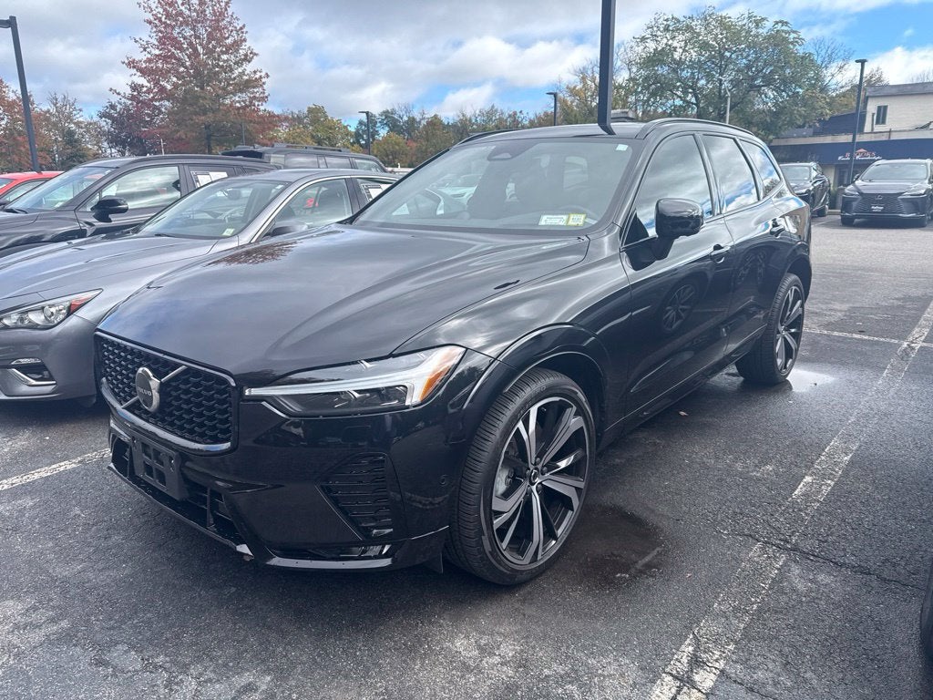 2023 Volvo XC60 B5 Ultimate Dark Theme w/ Bowers & Wilkins Premium Sound