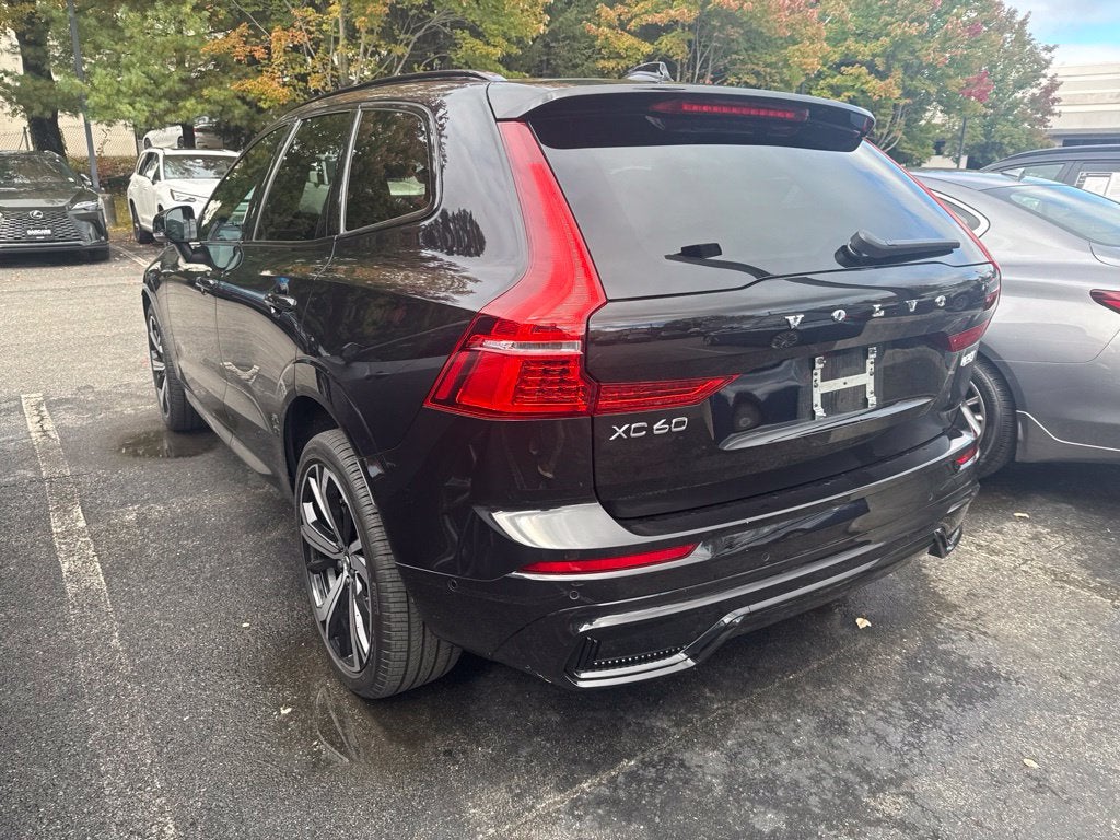 2023 Volvo XC60 B5 Ultimate Dark Theme w/ Bowers & Wilkins Premium Sound